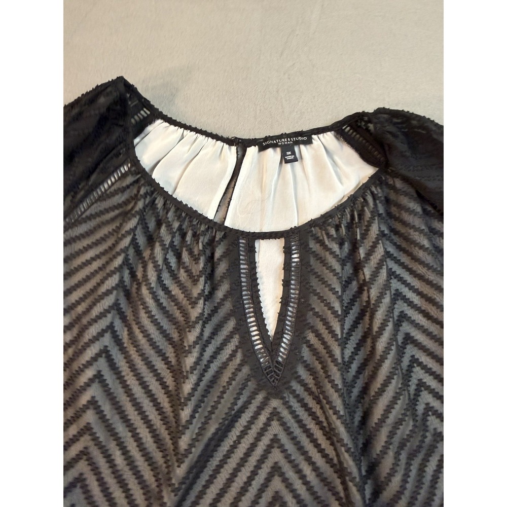 Signature Studio Plus Size 3X Blouse Black Chevron Textured Keyhole Lined - Picture 4 of 9